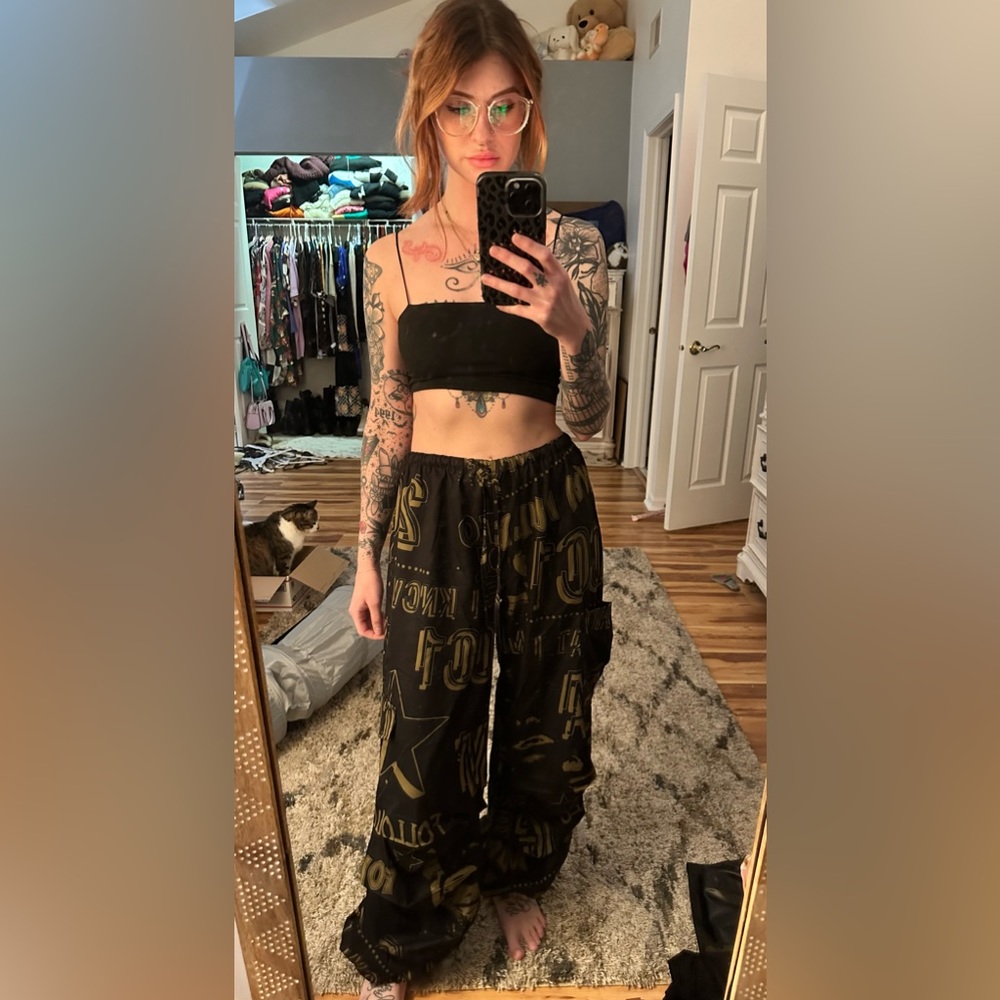 graffiti style cargo pants 🖤